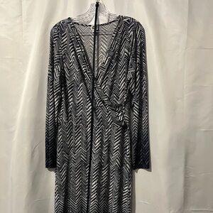 Anne Klein Women Herringbone Print Dress - Navy and White.  Excellent condition.